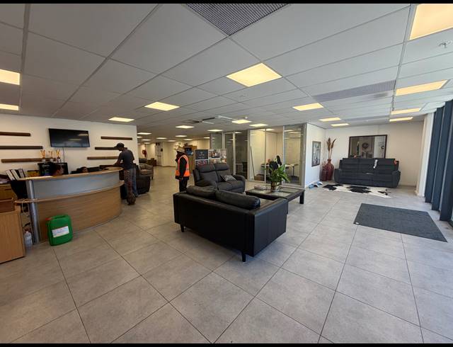 1,332M² WAREHOUSE TO LET IN BLACKHEATH INDUSTRIAL